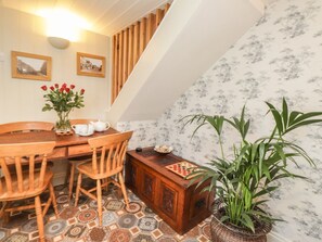 Dining - Charming Rose Cottage in Deal (Deal)