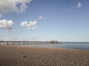 Beach - Charming Rose Cottage in Deal (Deal)