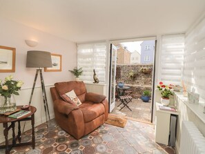 Living area - Charming Rose Cottage in Deal (Deal)