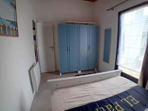 2 makuuhuonetta, silitysrauta/-lauta, vauvan matkasänky, Wi-Fi