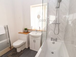 Shower - Natland Hall Cottage in Kendal (Kendal)