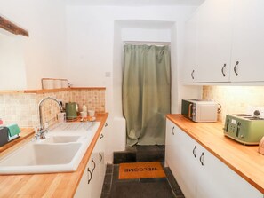 Dishwasher, high chair - Natland Hall Cottage in Kendal (Kendal)