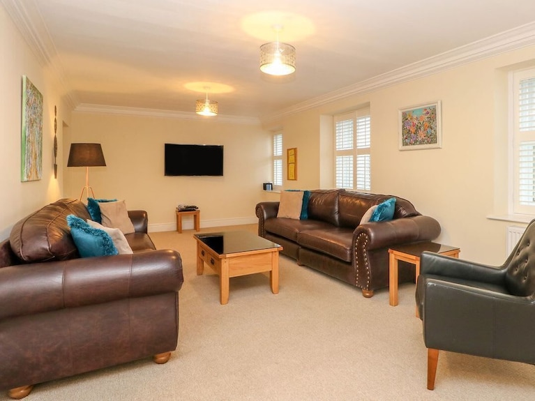 11 Eagle Parade, Buxton, 4 Bed - Buxton