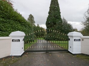 Property grounds - Lakeside View, Windermere Lake (Ulverston)