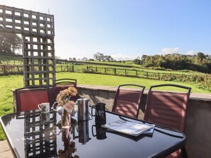 Outdoor dining - The Old Piggery, Haworth (Keighley)