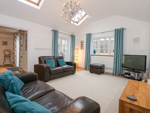 Living area - Pippin Cottage Beaumaris 3 bed (Beaumaris)