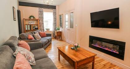 Corner Cottage is in Tideswell