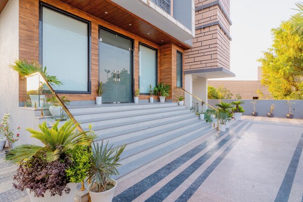 Property entrance - Travinities Hotel Chand Ratan Palace (Bikaner)