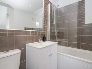 Shower - Willows Lodge, White Cross Bay (Troutbeck Bridge)