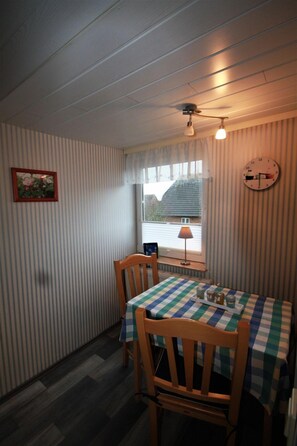 Dining - Pidder Lyng - FW 4 - Holiday apartment Pidder Lyng FW 4 - close to the beach, with WLAN & (Utersum)