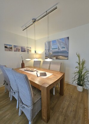 Dining - Herrenhof - Holiday apartment 8 on the ground floor - Holiday apartment on the ground floor in Wrixum on Föhr: 76 (Wrixum auf Föhr)
