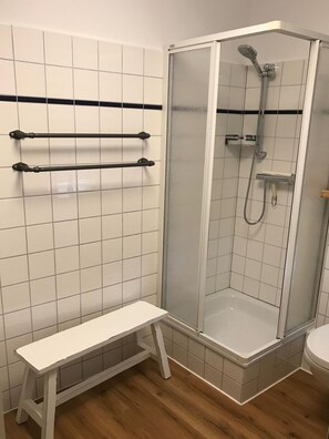 Shower - House Süüderwoi - apartment 3 - ground floor - vacation apartment in Borgsum: terrace, garden, (Borgsum)