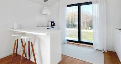 Stylish Cottage Near Beach, Cliff and Harbour Life