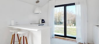 Stylish Cottage Near Beach, Cliff and Harbour Life