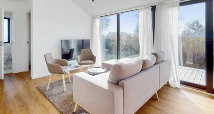 Stylish Cottage Near Beach, Cliff and Harbour Life