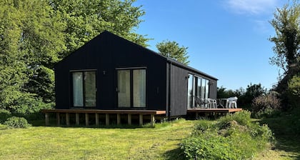 Stylish Cottage Near Beach, Cliff and Harbour Life