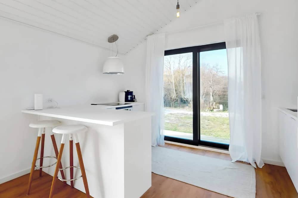 Stylish Cottage Near Beach, Cliff and Harbour Life