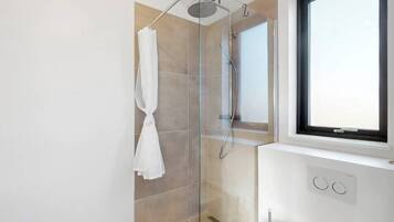 House, 3 Bedrooms, Terrace, Garden View | Bathroom