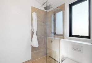Ferienhaus, 3 Schlafzimmer, Terrasse, Gartenblick | Badezimmer