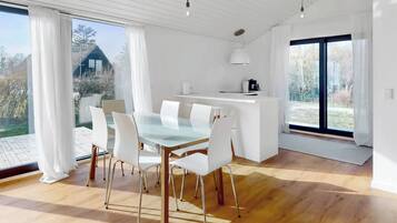 Hus, 3 soverom, terrasse, hageutsikt | Spisestue