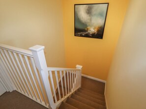 Interior - 8 Nicholas Court, Chester (Chester)