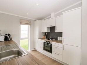 Dishwasher, highchair - Summerdown, Brean - Coastal Retreat (Burnham-on-Sea)