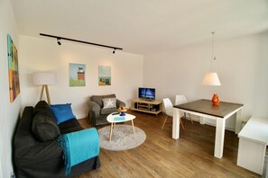 TV, DVD-spiller og stereoanlegg