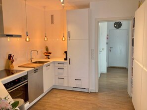 Kaffetrakter/tekoker, kjøleskap, mikrobølgeovn og ovn