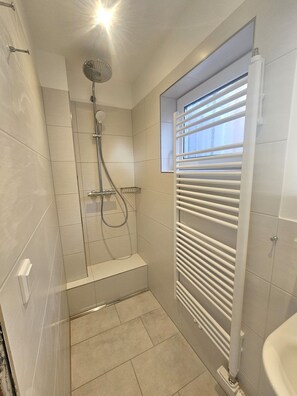 Shower - Marina - Whg. 2 - Holiday apartment Marina Whg. 2: terrace, WLAN, close to the beach in Wyk (Wyk auf Föhr)