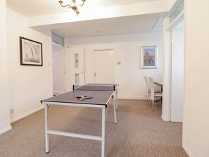 Games room - Gwynant: Charming Home in Dyserth (Rhyl)