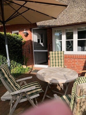 Outdoor dining - Pastoratshof - House 6 - 5-star vacation home Pastoratshof - House 6 with sauna & sauna facilities (Wrixum auf Föhr)