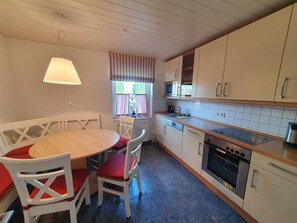 Kaffetrakter/tekoker, kjøleskap, mikrobølgeovn og ovn