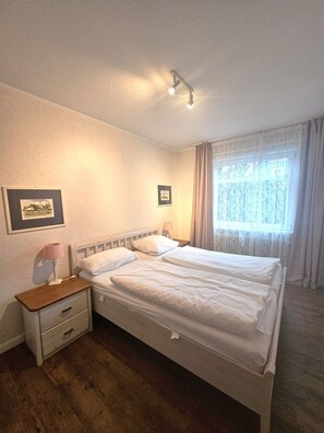 1 bedroom, WiFi - Eulennest, Whg. 2 - Holiday apartment Eulennest Whg. 2 in Wyk auf Föhr - central and (Wyk auf Föhr)