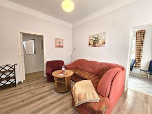 TV, stereo - Marina - Whg. 1 - Apartment Marina Whg. 1 - 50 m² with terrace, 300 m to the beach (Wyk auf Föhr)