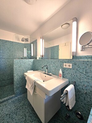 Shower, hair dryer - Palais am Südstrand - Whg. 1 - Apartment Palais am Südstrand: Sauna, (Wyk auf Föhr)