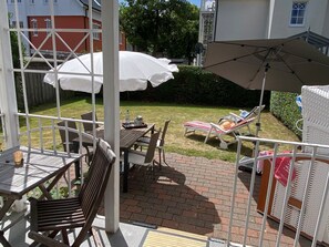 Outdoor dining - Palais am Südstrand - Whg. 1 - Apartment Palais am Südstrand: Sauna, (Wyk auf Föhr)