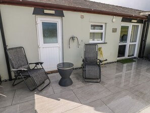 Terrace/patio - Meadow View, Laugharne (Laugharne)