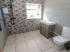 Shower - Meadow View, Laugharne (Laugharne)