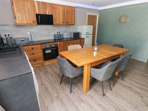 Dishwasher, highchair - Meadow View, Laugharne (Laugharne)