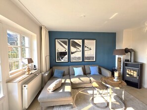 TV, fireplace, stereo - Eulenkamp 8 a - DHH left - Holiday home Eulenkamp 8a: DHH left, 200 m to the beach (Wyk auf Föhr)