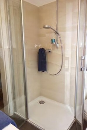 Shower, hair dryer - Eulenkamp 8 a - DHH left - Holiday home Eulenkamp 8a: DHH left, 200 m to the beach (Wyk auf Föhr)
