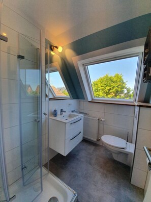 Shower - Nis Puk - FW Hooge - Space for up to 5 people, garden & 500 m to the beach (Utersum)