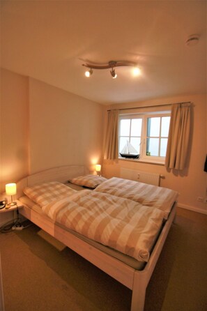 3 bedrooms, iron/ironing board, WiFi - Palais am Südstrand - Whg. 2 - Holiday apartment on the south beach: close to the beach and (Wyk auf Föhr)