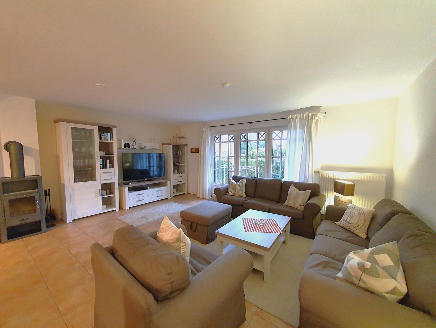 TV, fireplace, stereo