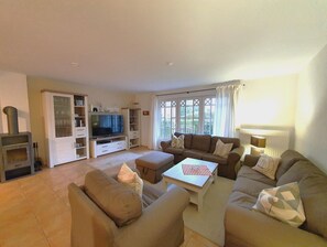 TV, fireplace, stereo - Palais am Südstrand - Whg. 2 - Holiday apartment on the south beach: close to the beach and (Wyk auf Föhr)