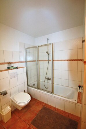 Shower, hair dryer - Palais am Südstrand - Whg. 2 - Holiday apartment on the south beach: close to the beach and (Wyk auf Föhr)