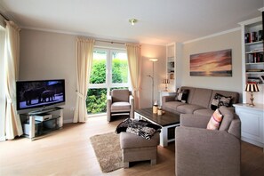 TV, fireplace, stereo - Boldixumer Str. 35 - Ground floor - Holiday apartment in Wyk auf Föhr: Garden, terrace & (Wyk auf Föhr)