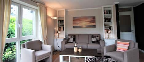 TV, fireplace, stereo