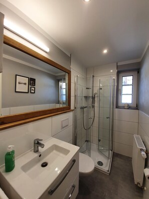 Shower - Nis Puk _FW Habel (ground floor) - vacation apartment in Utersum: 50 m² with terrace, close to the beach (Utersum)