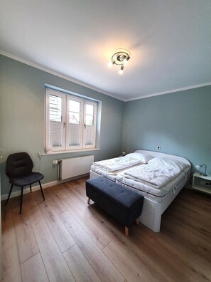 2 bedrooms, WiFi - Haus am Walde - Ground floor - Bright vacation apartment in Haus am Walde on the ground floor, 380 m to the (Wyk auf Föhr)